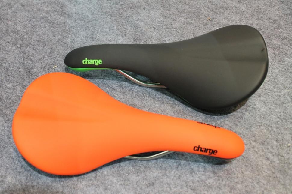 charge scoop saddle